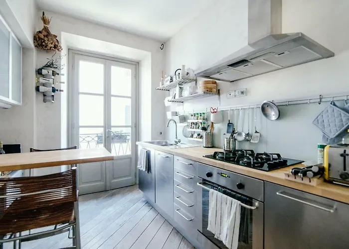 Sailer Loft - The House Of Travelers קומו